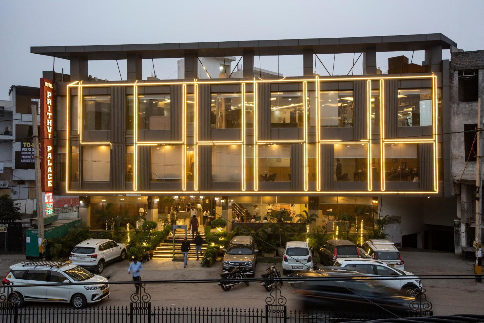 Hotel Prithvi-raj Near Delhi Airport 3*