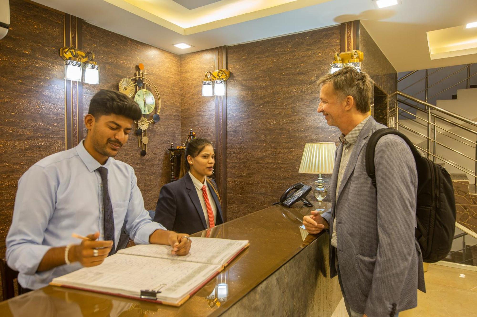 Prithvi-raj Near Delhi Airport Hotel 3*