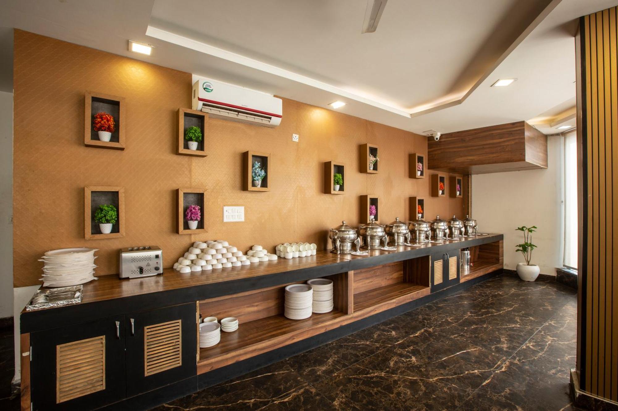 Hotel Prithvi-raj Near Delhi Airport 3*