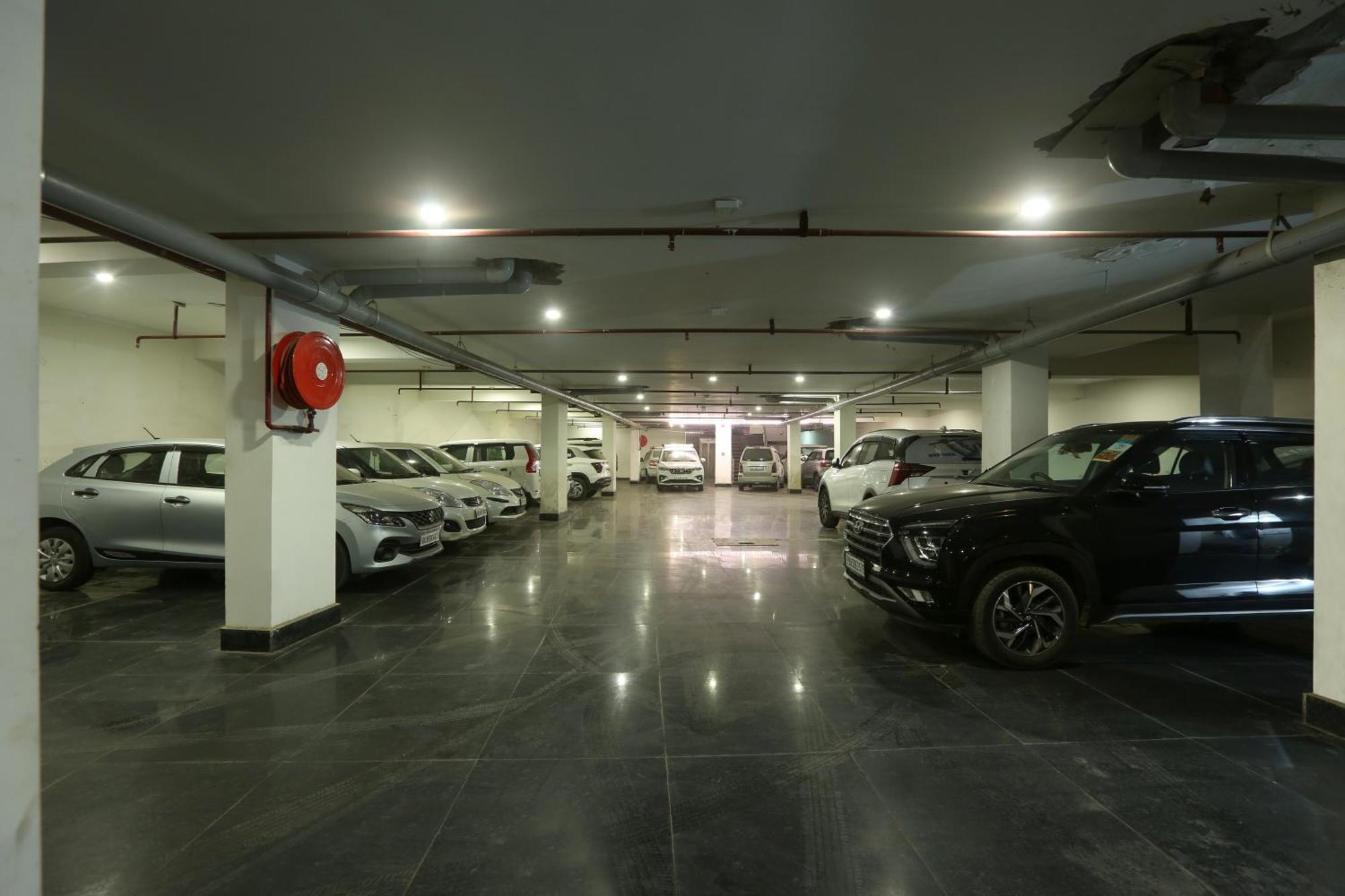 Prithvi-raj Near Delhi Airport Hotel 3*