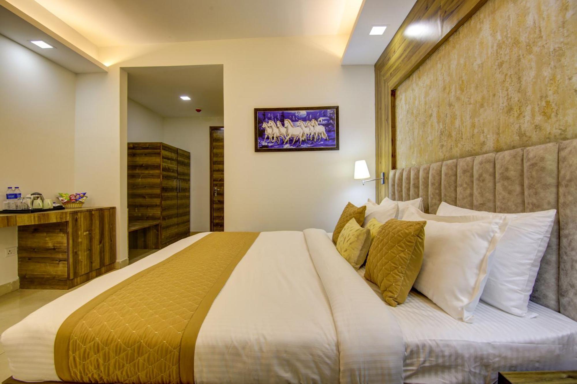Prithvi-raj Near Delhi Airport