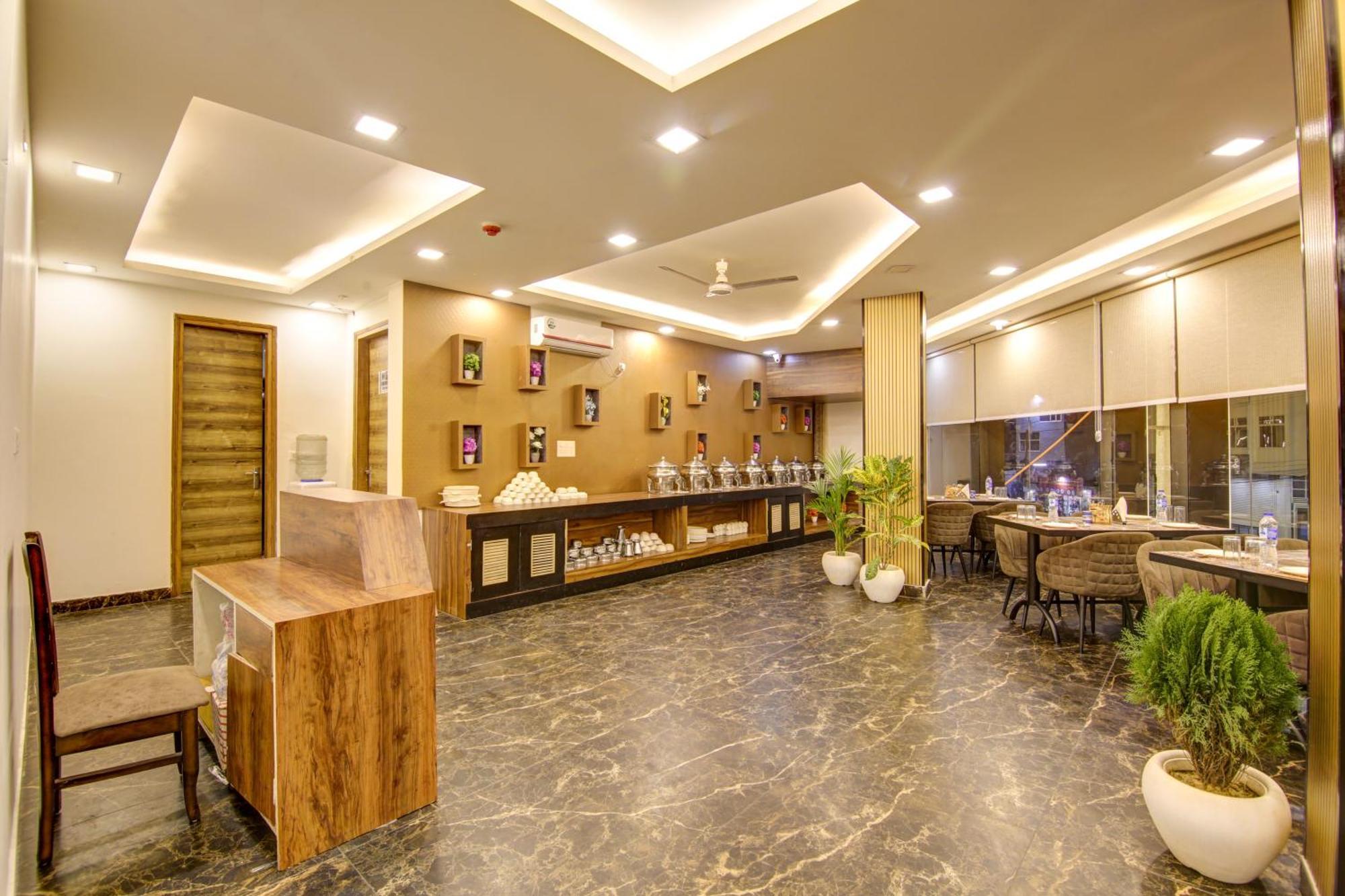 Prithvi-raj Near Delhi Airport Hotel 3*