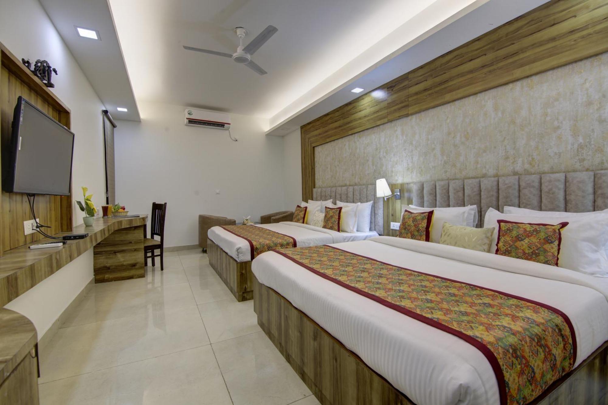 Prithvi-raj Near Delhi Airport 3*