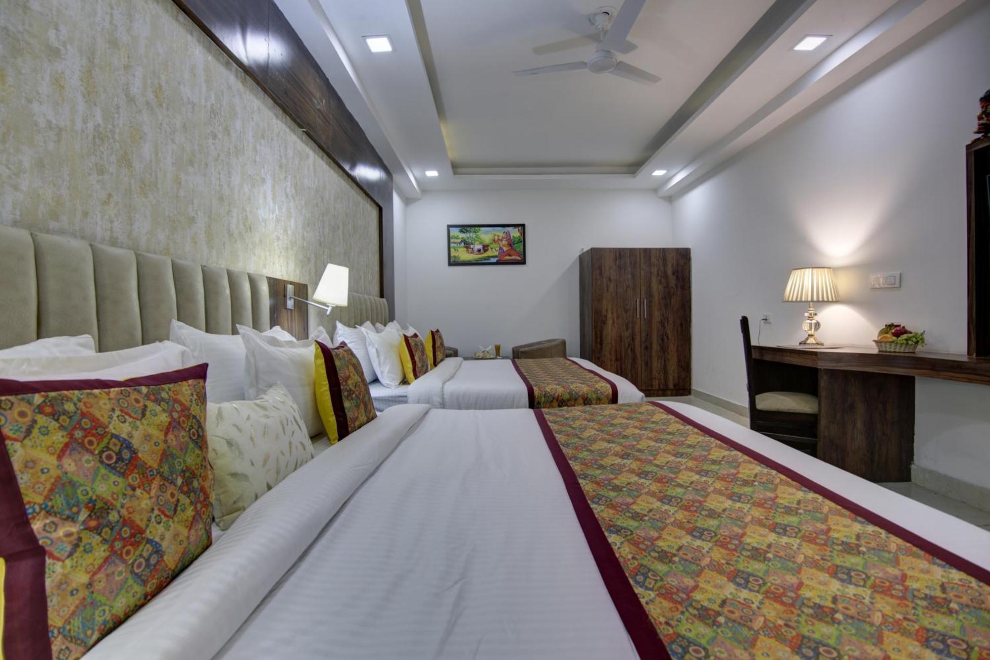 Prithvi-raj Near Delhi Airport
