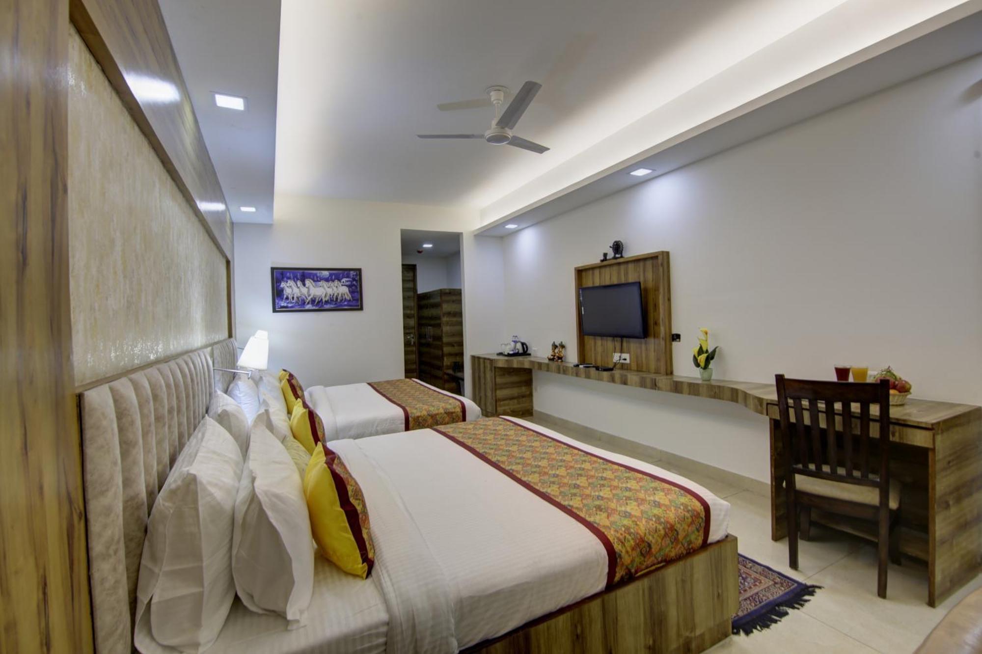 Prithvi-raj Near Delhi Airport 3*
